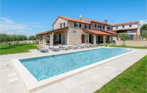 Beautiful home in Rosini with Outdoor swimming pool, WiFi and 4 Bedrooms